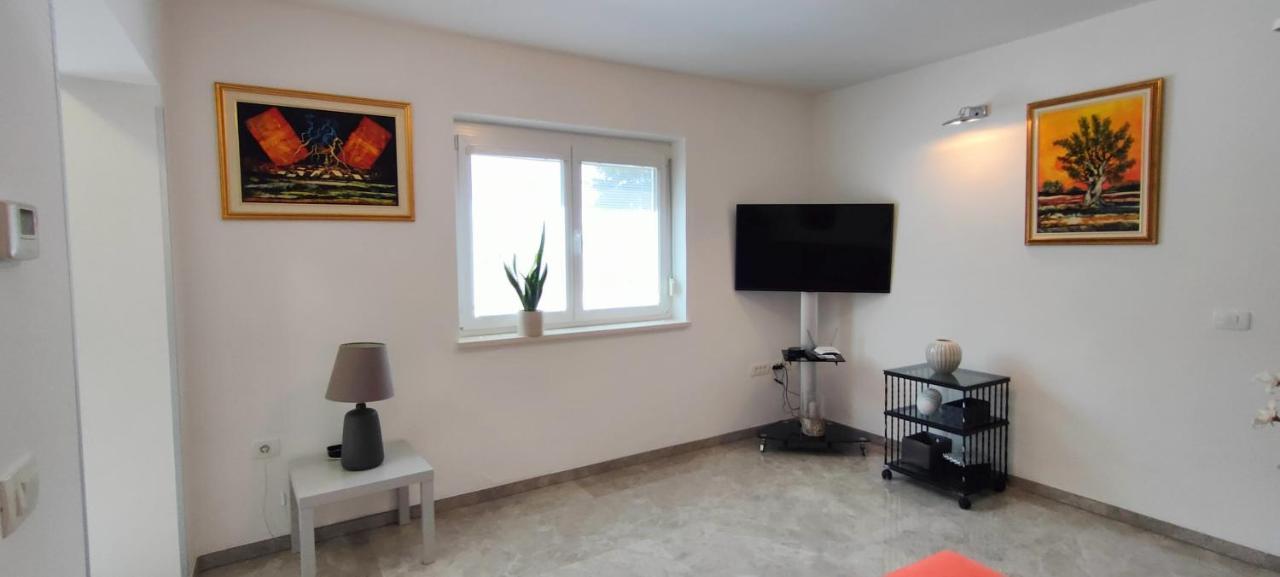 Classy Apartment With Garden View Laura Portorož Kültér fotó